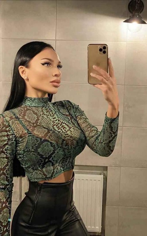 Kelly Cristina a Sua Companhia Ideal para Momentos Inesquecíveis